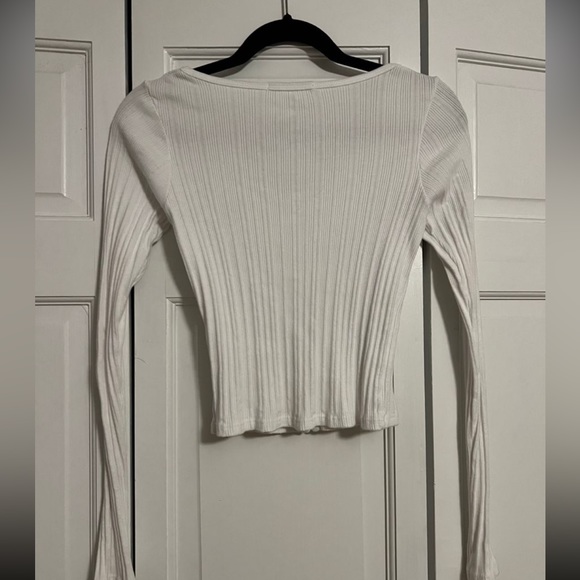 Brandy Melville Button Up Top - Picture 4 of 4